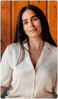 NICOLE P, 43